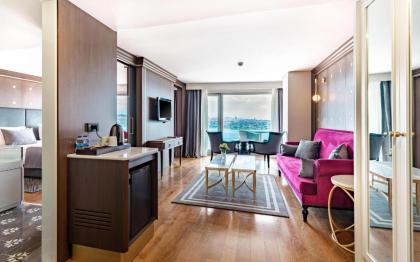 Opera Hotel - image 16