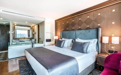 Opera Hotel - image 18