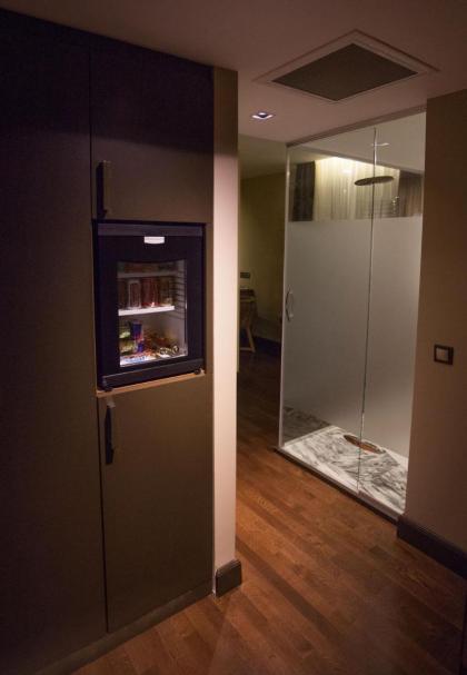 Juliet Rooms & Kitchen - image 22