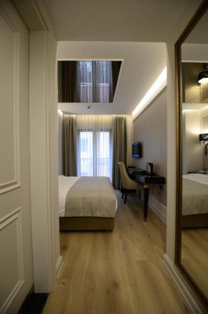 Le Petit Palace Hotel - image 19