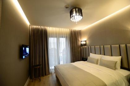 Le Petit Palace Hotel - image 20