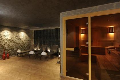Le Petit Palace Hotel - image 5
