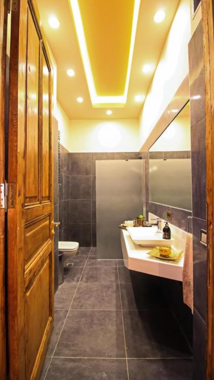 Maroon Residence - image 14