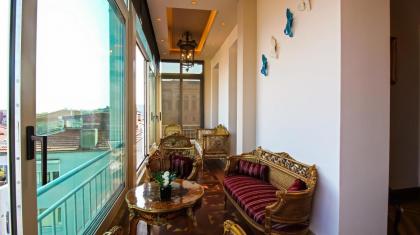 Maroon Residence - image 6