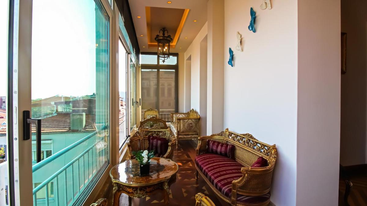 Maroon Residence - image 6