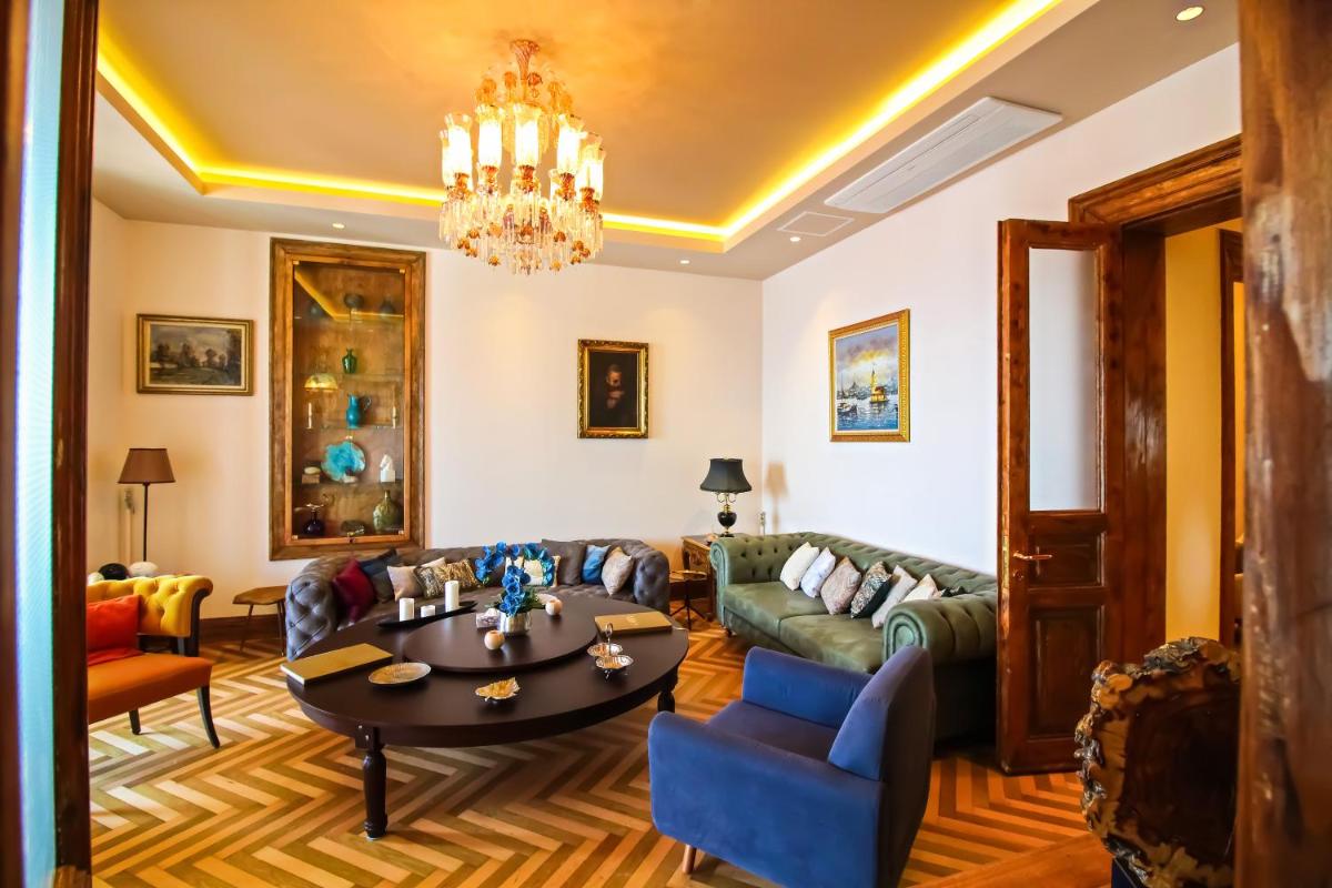 Maroon Residence - image 7