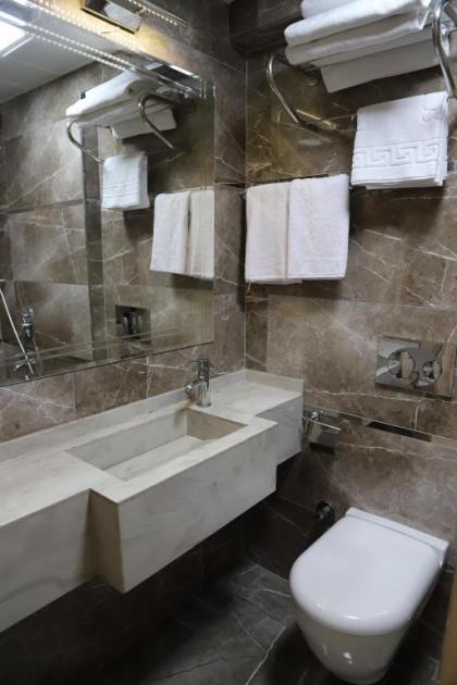 Grand Tower Hotel - image 27