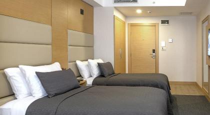 Merlin Hotel - image 23