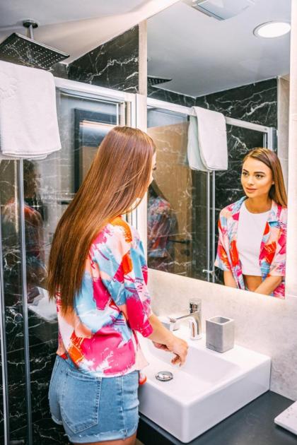 RW BOUTIQUE HOTEL - image 21