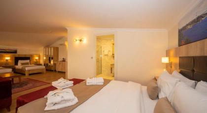 Porta Romanos Hotel - image 27
