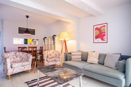 Cozy Sisli Flat Near Mall with Backyard - image 19