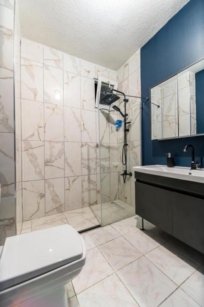 Hexa Suites Hotel - image 21