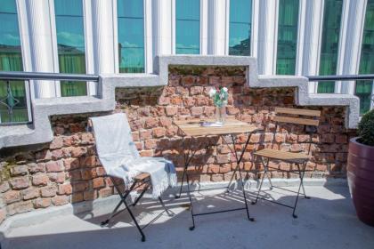 EA Exclusive Hotel - image 23