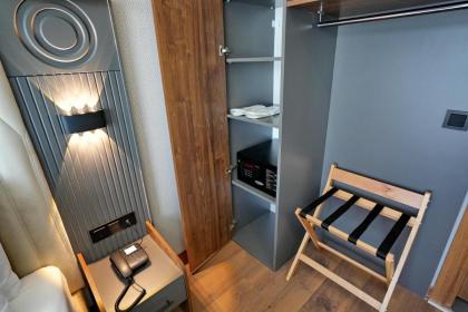 Shelton Airport Otel - image 25