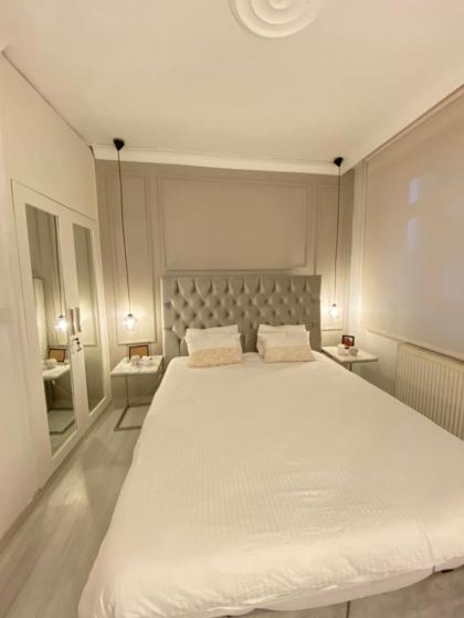 Ezgi's Apartment in Center of  Nisantasi-Sisli - image 21