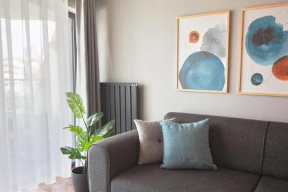 Sleek City Apartment With Premium Amenities - image 29