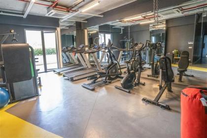 Vibrant 1-bdr Apt Wpoolgym Near Airport Metro - image 25