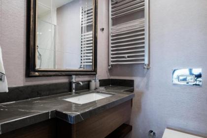 Cozy 2br Modern Comfort Meets Elegance - image 21