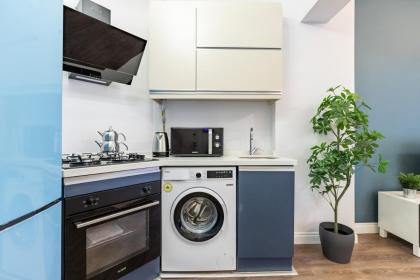 Red Suites Balat - Orange and Blue - image 21