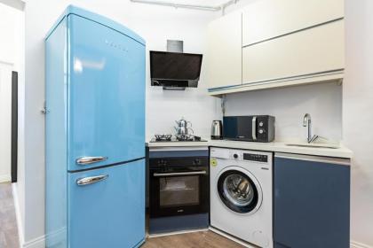 Red Suites Balat - Orange and Blue - image 22