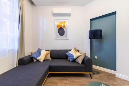 Red Suites Balat - Orange and Blue - image 25