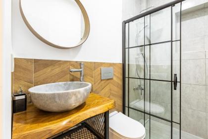 Red Suites Balat - Orange and Blue - image 28