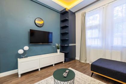 Red Suites Balat - Orange and Blue - image 29