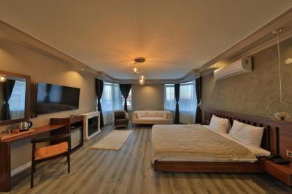 WHITE MANSION - image 23
